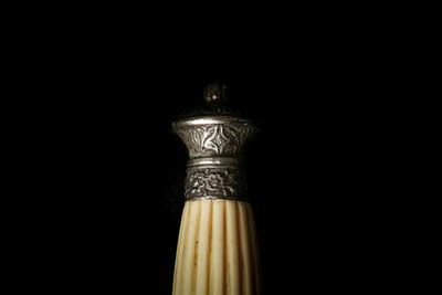 戎马世界章牌大赏第115期 奥地利帝国 - 1849 型海军军官短剑 ，未开刃礼仪佩剑，非常少见的东西，参见下方介绍