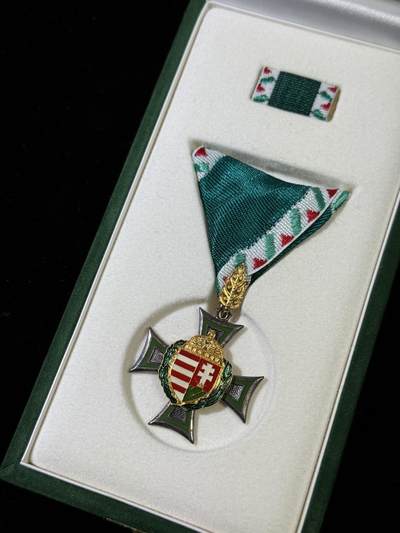 戎马世界章牌大赏第115期 匈牙利一级国土防卫奖章