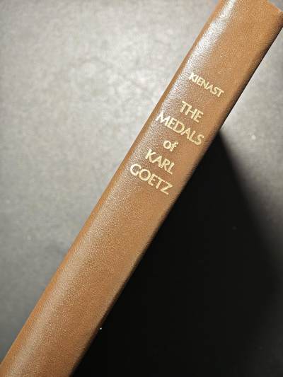 【德藏】世界币章拍卖第171期（拍品征集中~欢迎藏友联系） 9新 绝版 德国章牌大师卡尔歌茨币章目录 评级公司同款目录 大开本 精装 全书约284页