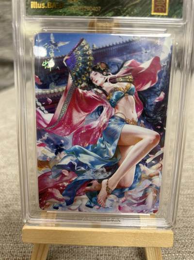 喜灰玩卡拍卖第八期，接拍品0佣金，欢迎送拍，释放现金流，让自己有资金可以购买更多喜欢的卡牌，让别的卡友能淘到更多心仪的卡牌 【兑换卡】 燎原三国 兑换卡 巴丁老师绘貂蝉  炫彩