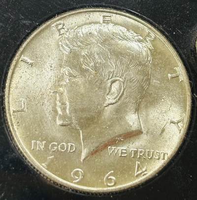 文馨钱币收藏第 303 场，【五一钱币荟，收藏盛宴】长期接代拍业务 原光好品美国 1 分---1 美元 6 枚套币，其中包含 1889 年摩根一元银币（26.73 克），1964 年肯尼迪半美元银币（12.5 克），1960 年华盛顿 25 分银币（6.25 克），1964 年罗斯福 10 分银币（2.5 克）共计 47.98 克均为 900 银，细节看图