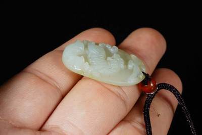 上海都达杂项专场103【全场包邮】  天然和田玉精雕《虎啸南山》挂件73-136