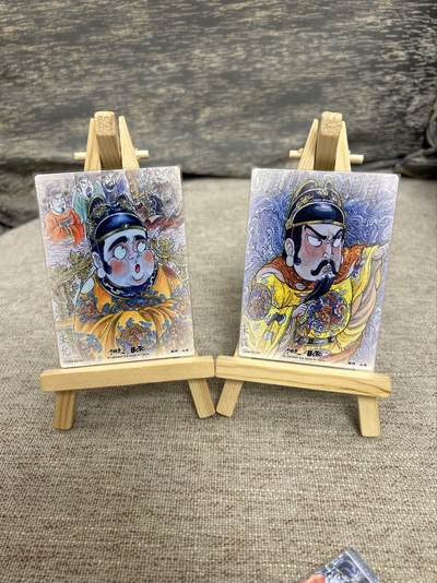 喜灰玩卡拍卖第八期，接拍品0佣金，欢迎送拍，释放现金流，让自己有资金可以购买更多喜欢的卡牌，让别的卡友能淘到更多心仪的卡牌 卡德曼 明帝系列 山丘老师绘 朱载坖、朱允炆 一组两张 折光粗闪 