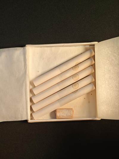 东亚欧洲主题杂货徽章勋章拍卖⑩ （五一大拍350+） 日本战时天皇御赐烟 极其少见