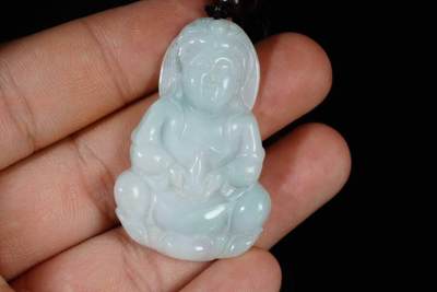 上海都达杂项专场103【全场包邮】  天然冰绿种翡翠（A货）精雕《观音》挂件71-276