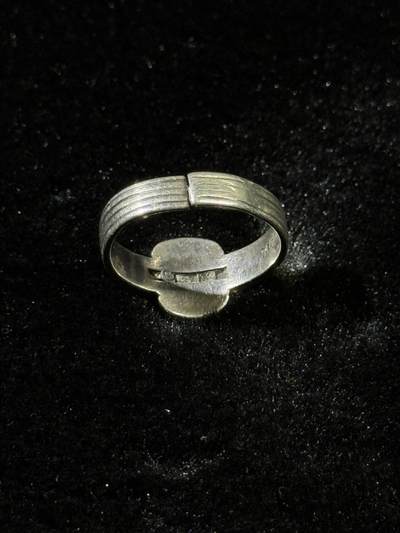 戎马世界章牌大赏第115期 芬兰 冬季战争伤兵戒指 内侧带1940银标和铭文”为伤兵的利益“