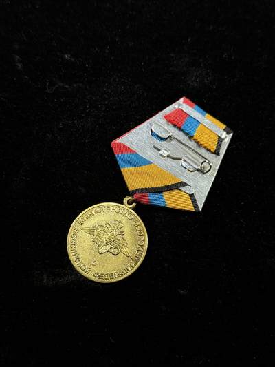 戎马世界章牌大赏第115期 俄罗斯国防部高加索-2012首长司令部演习参与者奖章，莫斯科冲压厂厂标