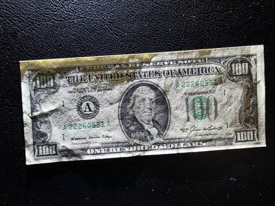 叁拾收藏第36期 小头美元100   UNC--  （有压痕，另有一条斑）