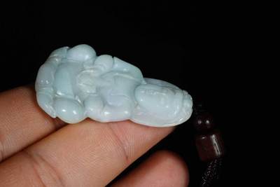 上海都达杂项专场103【全场包邮】  天然冰绿种翡翠（A货）精雕《观音》挂件71-276