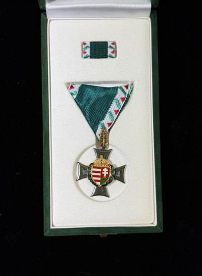 戎马世界章牌大赏第115期 匈牙利一级国土防卫奖章