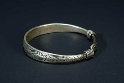 上海都达杂项专场103【全场包邮】  镀银刻花活口手镯71-313