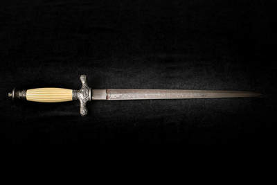 戎马世界章牌大赏第115期 奥地利帝国 - 1849 型海军军官短剑 ，未开刃礼仪佩剑，非常少见的东西，参见下方介绍