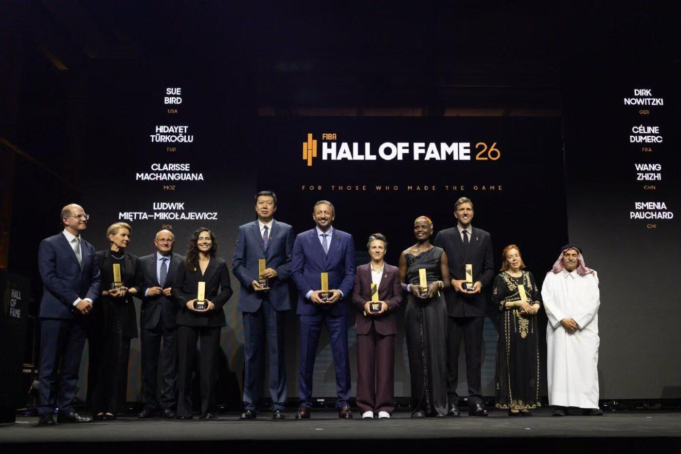 零元拍：致敬德克·诺维茨基入选2026国际篮联名人堂，德克毕业款MN冠军限定达拉斯小牛金色复古战袍，加签2006-07赛季NBA常规赛最有价值球员和2011年NBA总决赛最有价值球员！！！