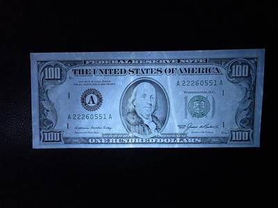 叁拾收藏第36期 小头美元100   UNC--  （有压痕，另有一条斑）