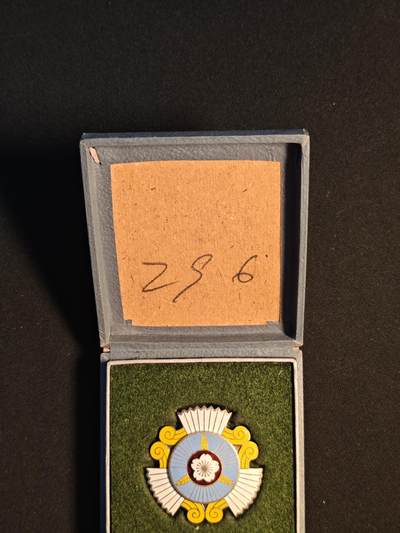 东亚欧洲主题杂货徽章勋章拍卖⑩ （五一大拍350+） 大日本防空协会有功会员章 珐琅制