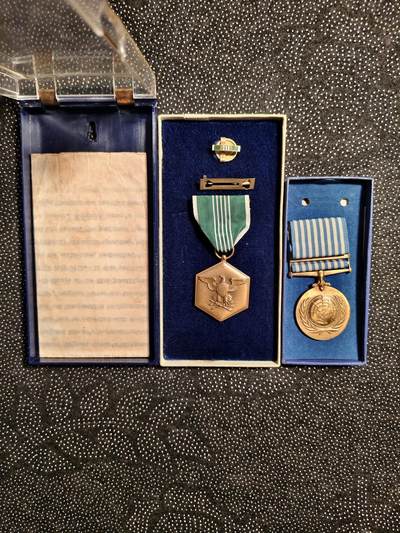 东亚欧洲主题杂货徽章勋章拍卖⑩ （五一大拍350+） 美国朝鲜战争勋章一套 第五航空队空军技术军士 带原盒实发