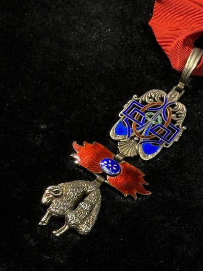 戎马世界章牌大赏第115期 西班牙王国金羊毛勋章，银制，珐琅有破损，非常少见