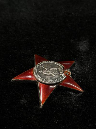 戎马世界章牌大赏第115期 苏联红星勋章，号段2829276，有档案，授予红海军副排长，在斯大林格勒拖拉机厂战斗负伤