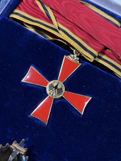 戎马世界章牌大赏第115期 德国联邦功绩十字勋章，大军官级，星芒章银制