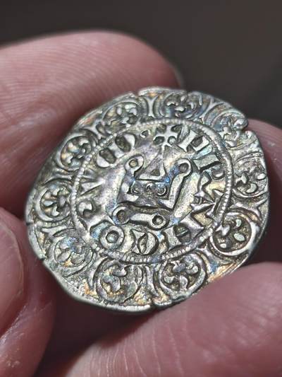 星盘世界钱币 5.2年度精品币大拍 一周年抽奖活动 中世纪 - 法国卡佩王朝查理四世半格罗斯（Maille Blanche）银币，始发行于1323年2月3日，含银量79.8%，欧洲老藏家旧藏，五彩包浆，深打好品，查理四世是卡佩王朝末代国王，所打制钱币品种与存世量都较少，以半格罗斯为主