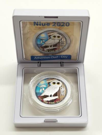 博洋堂“生趣盎然”4月精品专场暨第169期（全场包邮） 纽埃2020年2元彩色普制银币 雅典娜的猫头鹰-白天 1盎司999银 发行量：999 盒证全