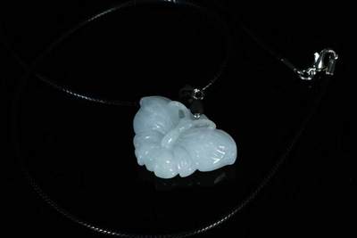 上海都达杂项专场103【全场包邮】  天然冰糯种翡翠（A货）精雕《蝴蝶翩翩》挂件73--162