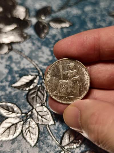 抚柳草堂-第二十八期章牌钱币  奖章勋章 满百包邮 放漏专场 1923法属印支坐洋20分银币  重5.4g 带底光细节丰富
