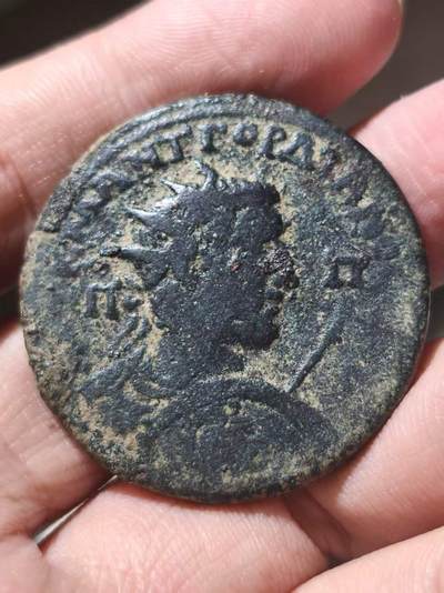 星盘世界钱币 5.2年度精品币大拍 一周年抽奖活动 超大重铜币27.4g！戈尔迪安戎装芒冠 背面皇帝骑马猎狮图 非常有趣的一枚 铭文能看出M ANTΓOPΔIANOC 东方行省造币的大型铜币