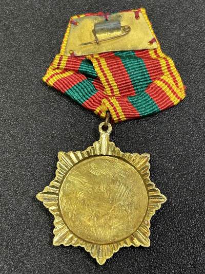 西秦中古拍卖第八十五期  柬埔寨友谊勋章 韩桑林政权取代了波尔布特红色高棉政权之后的柬埔寨第二高勋赏