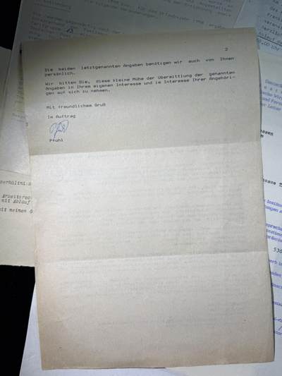 戎马世界章牌大赏第115期 民主德国邮政部门行政长官的证件套，共计42份嘉奖文件和证书