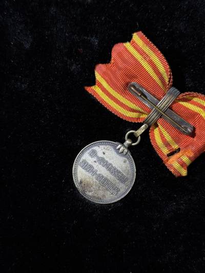 戎马世界章牌大赏第115期 勿忘国耻！伪满洲国赤十字社社员章，少见女版