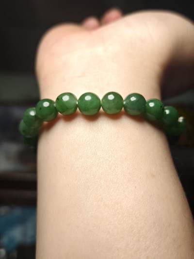 抚柳草堂-第二十八期章牌钱币  奖章勋章 满百包邮 放漏专场 和田玉碧玉手串 和田碧玉结构紧密，有油润感，底色浓郁，珠径适中，上身效果佳，个别珠子有棉裂黑点 珠径10mm 重31.2g 假一赔十