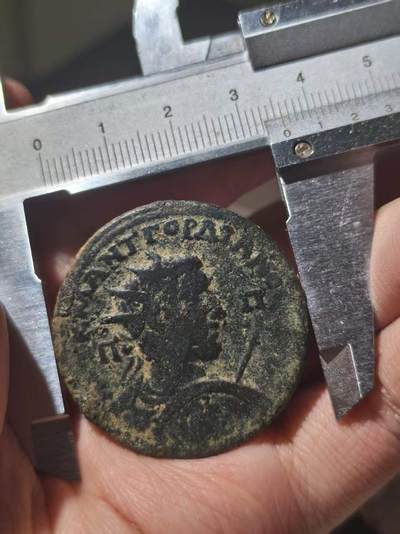 星盘世界钱币 5.2年度精品币大拍 一周年抽奖活动 超大重铜币27.4g！戈尔迪安戎装芒冠 背面皇帝骑马猎狮图 非常有趣的一枚 铭文能看出M ANTΓOPΔIANOC 东方行省造币的大型铜币