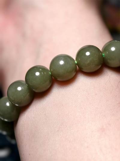 抚柳草堂-第二十八期章牌钱币  奖章勋章 满百包邮 放漏专场 和田玉青玉手串 和田粉青料质地细腻结构紧密 料子老熟具有丝绢光泽 个别转光珠子具有猫眼效应 珠径11.9mm 重42.6g 上手效果百搭 显白