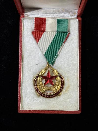 戎马世界章牌大赏第115期 匈牙利恢复工农力量纪念奖章，镇压1956匈牙利事件的