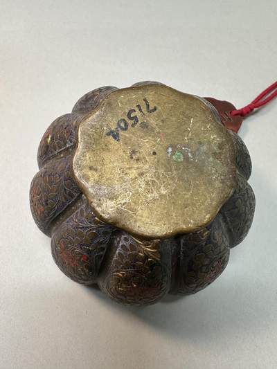 清-民国-建国｜老铜器专场.伍 晚清民国錾胎珐琅瓜棱老铜笔洗