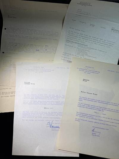 戎马世界章牌大赏第115期 民主德国邮政部门行政长官的证件套，共计42份嘉奖文件和证书