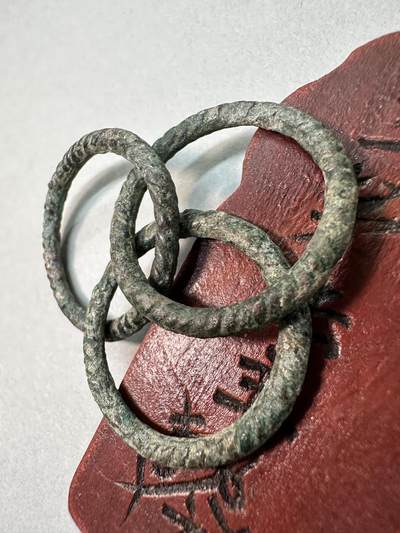 清-民国-建国｜老铜器专场.伍 宋辽契丹绞丝范铸青铜三连环配饰