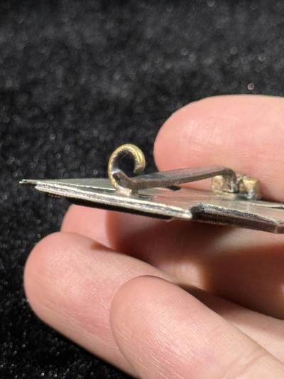 戎马世界章牌大赏第115期 德国二战一级铁十字勋章，漆面后补，别针后焊，外框开裂后粘