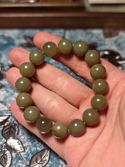 抚柳草堂-第二十八期章牌钱币  奖章勋章 满百包邮 放漏专场 和田玉青玉手串 和田粉青料质地细腻结构紧密 料子老熟具有丝绢光泽 个别转光珠子具有猫眼效应 珠径11.9mm 重42.6g 上手效果百搭 显白