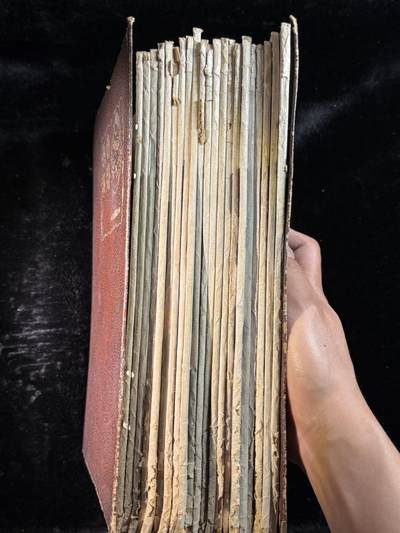 戎马世界章牌大赏第115期 勿忘国耻！日本二战时期世界画报一套，共19本，内容详实，内容包括抗日战争日本占领区的新闻（有淞沪抗战，四行仓库，南京保卫战，长城抗战等日方报道），日本国内情况，轴心盟友与欧洲战场新闻（包括轴心国条约签署，德国盟友作战报道，撺掇外蒙脱离苏俄等内容），是非常珍贵的研究二战与抗战史的珍贵一手资料