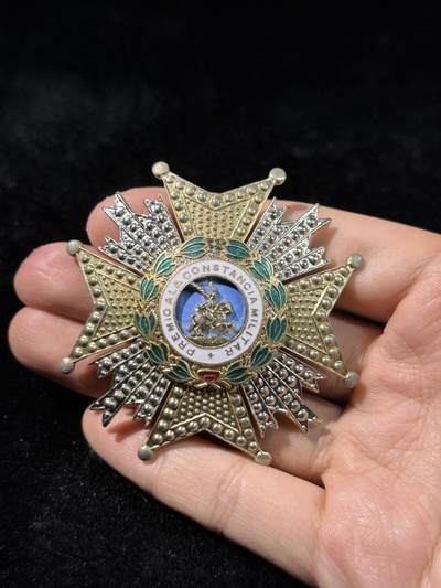 戎马世界章牌大赏第115期 西班牙圣埃尔曼希尔多勋章，星芒章，后期铜制版本