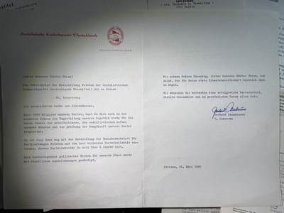 戎马世界章牌大赏第115期 民主德国邮政部门行政长官的证件套，共计42份嘉奖文件和证书