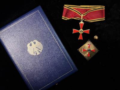 戎马世界章牌大赏第115期 德国联邦功绩十字勋章，大军官级，星芒章银制