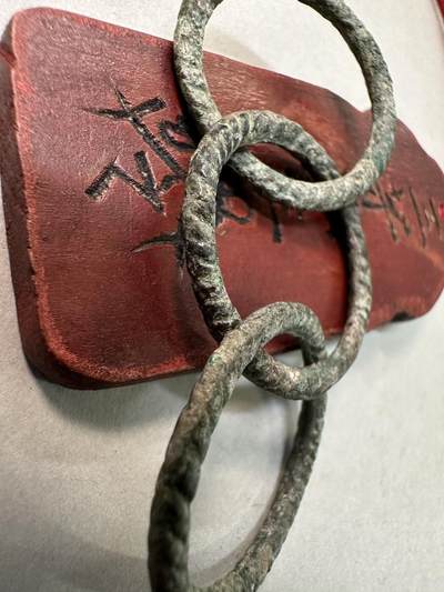 清-民国-建国｜老铜器专场.伍 宋辽契丹绞丝范铸青铜三连环配饰