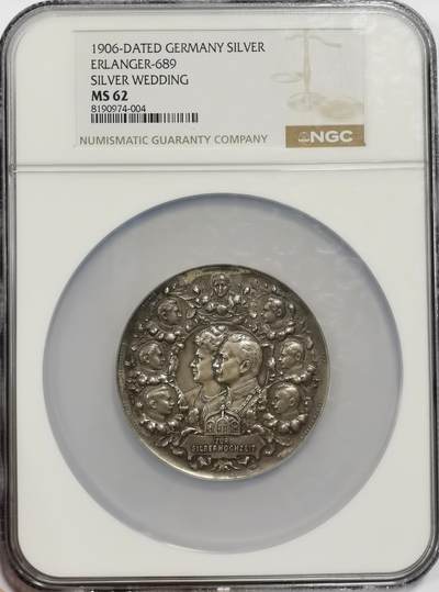 博洋堂“生趣盎然”4月精品专场暨第169期（全场包邮） NGC MS62 1906年德国威廉二世银婚纪念大银章，直径60mm大尺寸，正面为德皇威廉二世与妻子奥古斯特维多利亚半身像，周围环绕其六位王子与一位公主，背面为日耳曼尼亚女神端坐于饰有花瓶和树叶的长凳上，左右分别为普鲁士和石勒苏益格-荷尔斯泰因的国徽。个人认为是威廉二世众多银魂纪念章中设计最华丽的一款，此章版别本身就稀少，且多见于镀银铜章或33mm小尺寸银章，品相好的大尺寸银章非常稀少，难得一见！