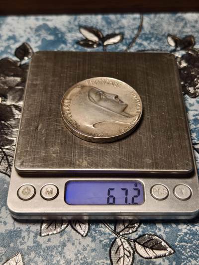 抚柳草堂-第二十八期章牌钱币  奖章勋章 满百包邮 放漏专场 1974法国装饰艺术风格的玛丽安娜镀银铜章 由法国著名章牌雕刻师J. Coeffin创作法国近代章牌艺术的经典作品 直径50mm重67.2g 品相很不错 