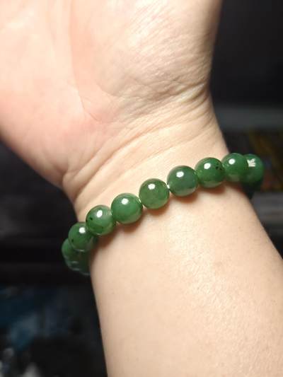 抚柳草堂-第二十八期章牌钱币  奖章勋章 满百包邮 放漏专场 和田玉碧玉手串 和田碧玉结构紧密，有油润感，底色浓郁，珠径适中，上身效果佳，个别珠子有棉裂黑点 珠径10mm 重31.2g 假一赔十