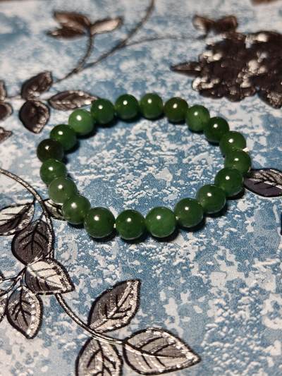 抚柳草堂-第二十八期章牌钱币  奖章勋章 满百包邮 放漏专场 和田玉碧玉手串 和田碧玉结构紧密，有油润感，底色浓郁，珠径适中，上身效果佳，个别珠子有棉裂黑点 珠径10mm 重31.2g 假一赔十