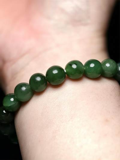 抚柳草堂-第二十八期章牌钱币  奖章勋章 满百包邮 放漏专场 和田玉碧玉手串 和田碧玉结构紧密，有油润感，底色浓郁，珠径适中，上身效果佳，个别珠子有棉裂黑点 珠径10mm 重31.2g 假一赔十